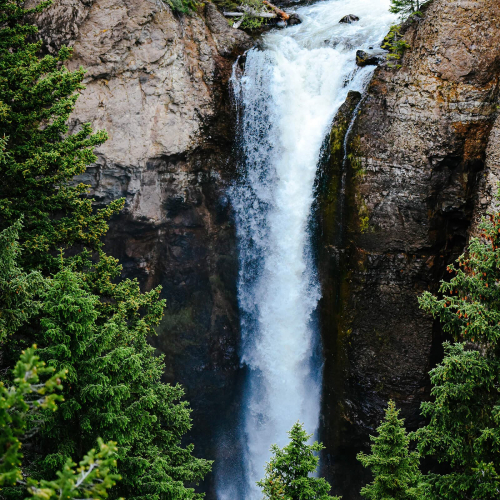 Yellowstone-Waterfall